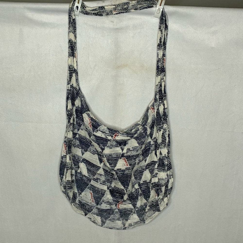 🐼 3/$25 Free People Navy & White Patterned Women’s Shoulder Bag